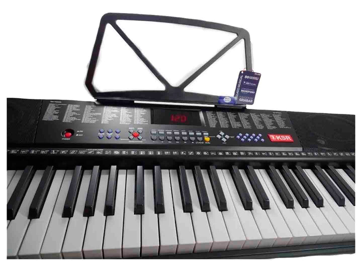 Teclado musical electrónico Kaiser Mitzu de 61 teclas en color negro con teclas blancas y negras.