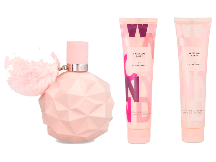 Set de fragancia Sweet Like Candy de Ariana Grande en caja rosa con botella esférica y pompon rosa.