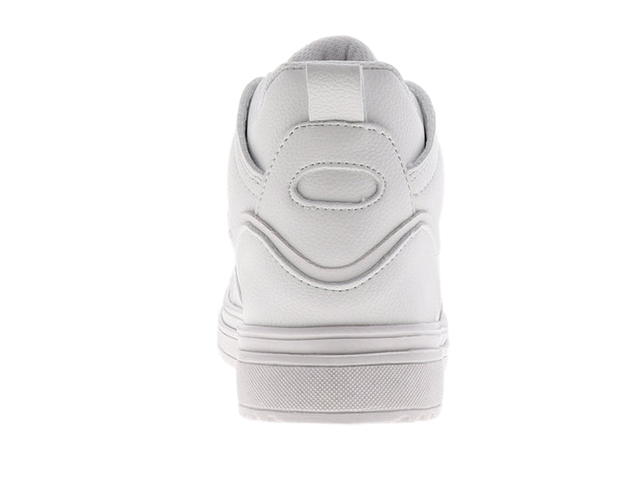 Tenis blancos para niño de material sintético con agujetas y suela gruesa.