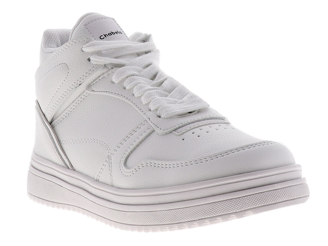 Tenis blancos para niño marca Chabelo con cordones y suela gruesa.