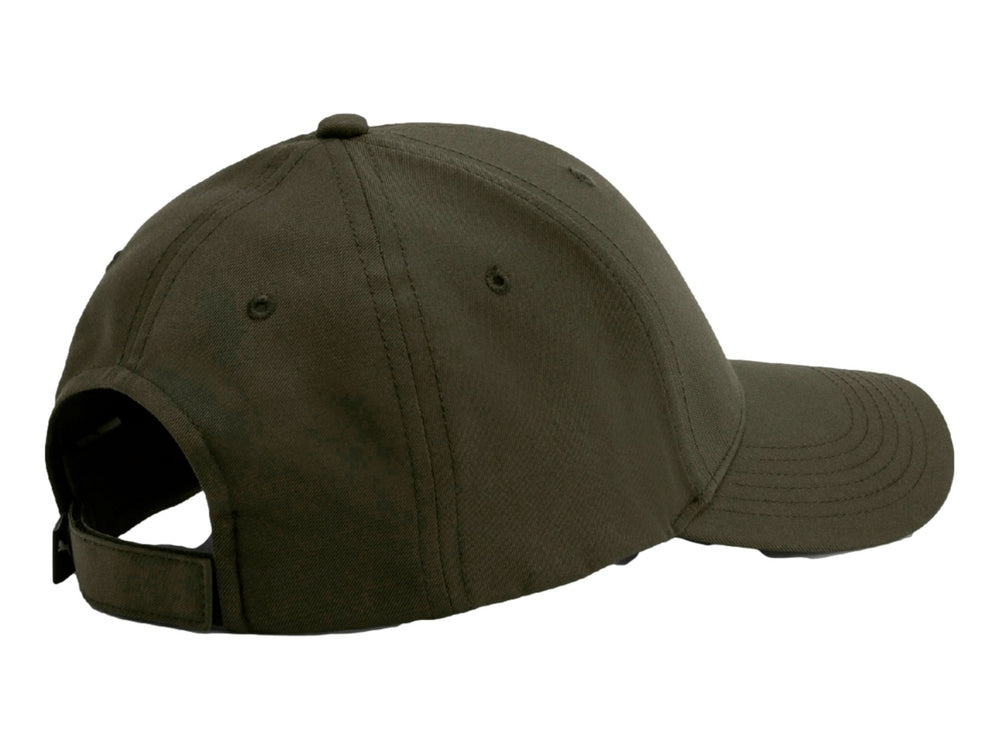 Gorra PUMA Metal Cat color verde oscuro Forest Night con logotipo metálico en el frente.