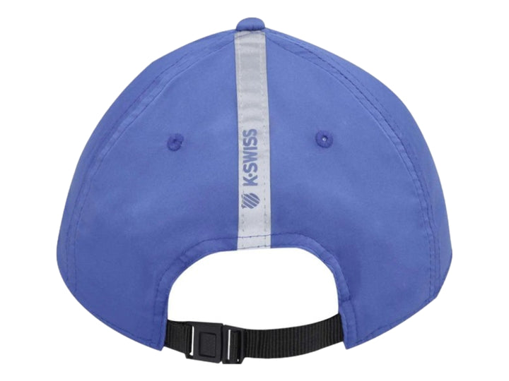 Gorra deportiva K-Swiss de color azul con logotipo blanco en el frente.