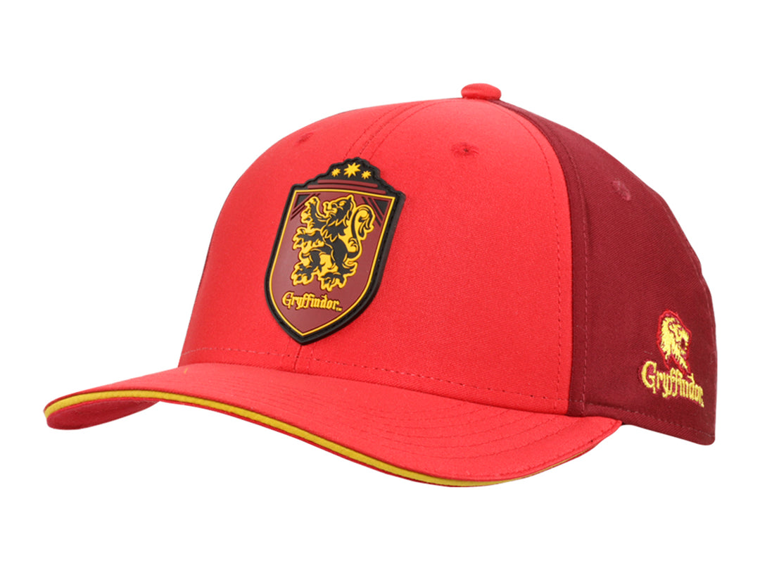 Gorra K-Swiss de Harry Potter en colores rojo y guinda con el escudo de Gryffindor bordado.