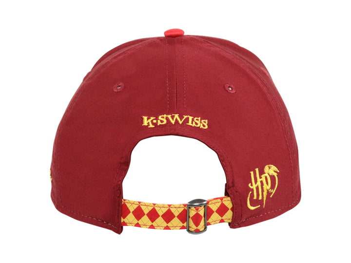 Gorra K-Swiss de Harry Potter en colores rojo y guinda con el escudo de Gryffindor bordado.