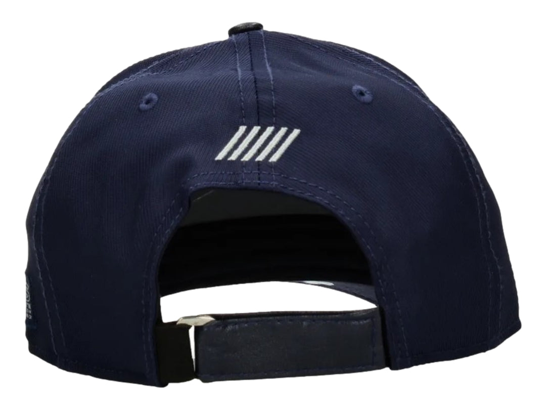 Gorra snapback de color azul marino con logotipo de K-Swiss en el lateral.