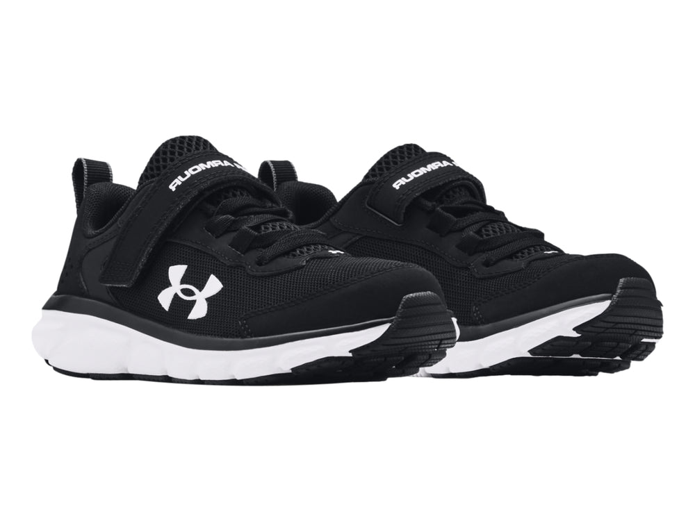 Tenis deportivos Under Armour color negro con suela blanca y correa de ajuste.