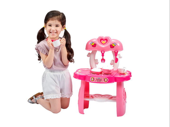 Niña jugando con set de cocina de juguete rosa Candy Chef de My Toy