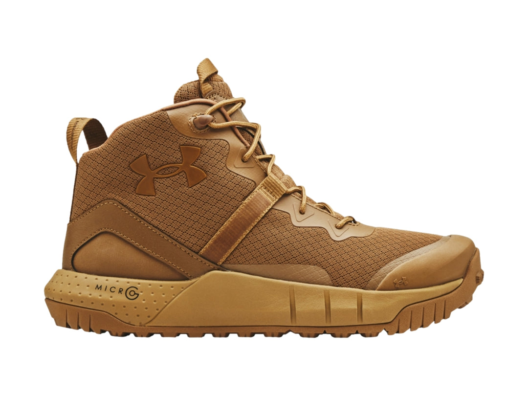 Bota táctica Under Armour color coyote con diseño de corte medio y suela Micro G.