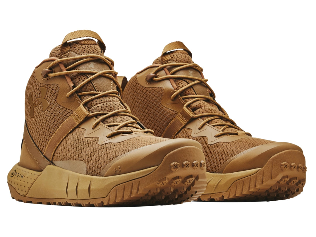 Bota táctica Under Armour color coyote con diseño de corte medio y suela Micro G.