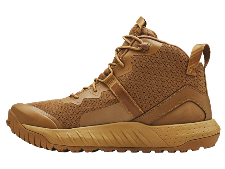 Bota táctica Under Armour color coyote con diseño de corte medio y suela Micro G.