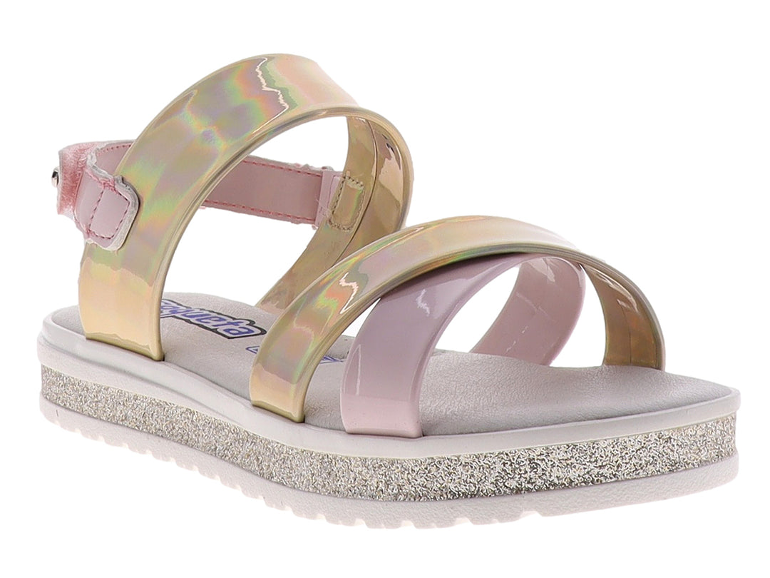 Sandalia rosa iridiscente con suela de glitter y tiras ajustables.
