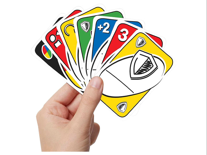 Caja roja del juego de cartas UNO Remix con ilustraciones de cartas coloridas y texto en blanco y amarillo.