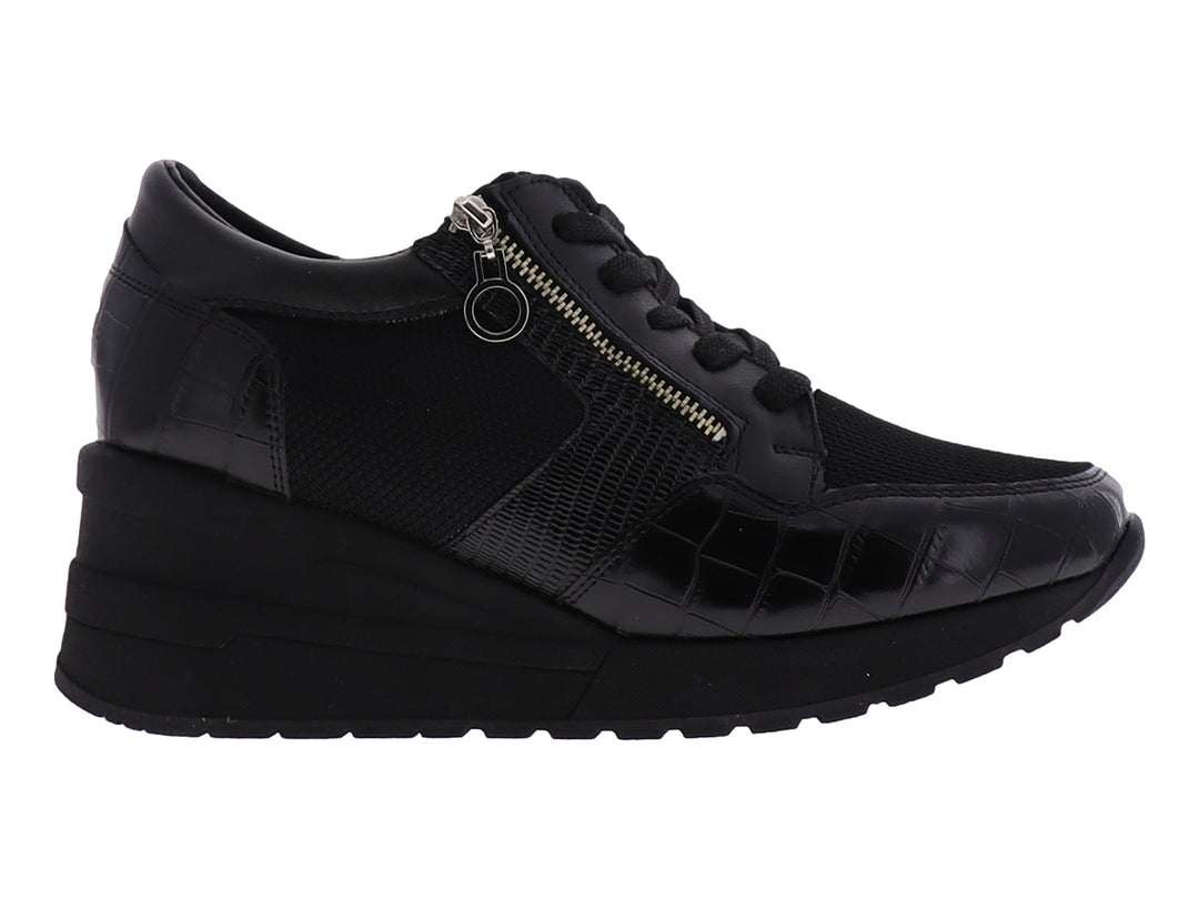 Zapato confort Manet color negro para mujer con plataforma, detalles de malla y textura de cocodrilo.