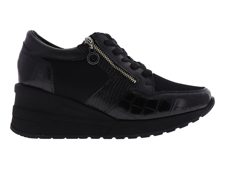 Zapato confort Manet color negro para mujer con plataforma, detalles de malla y textura de cocodrilo.