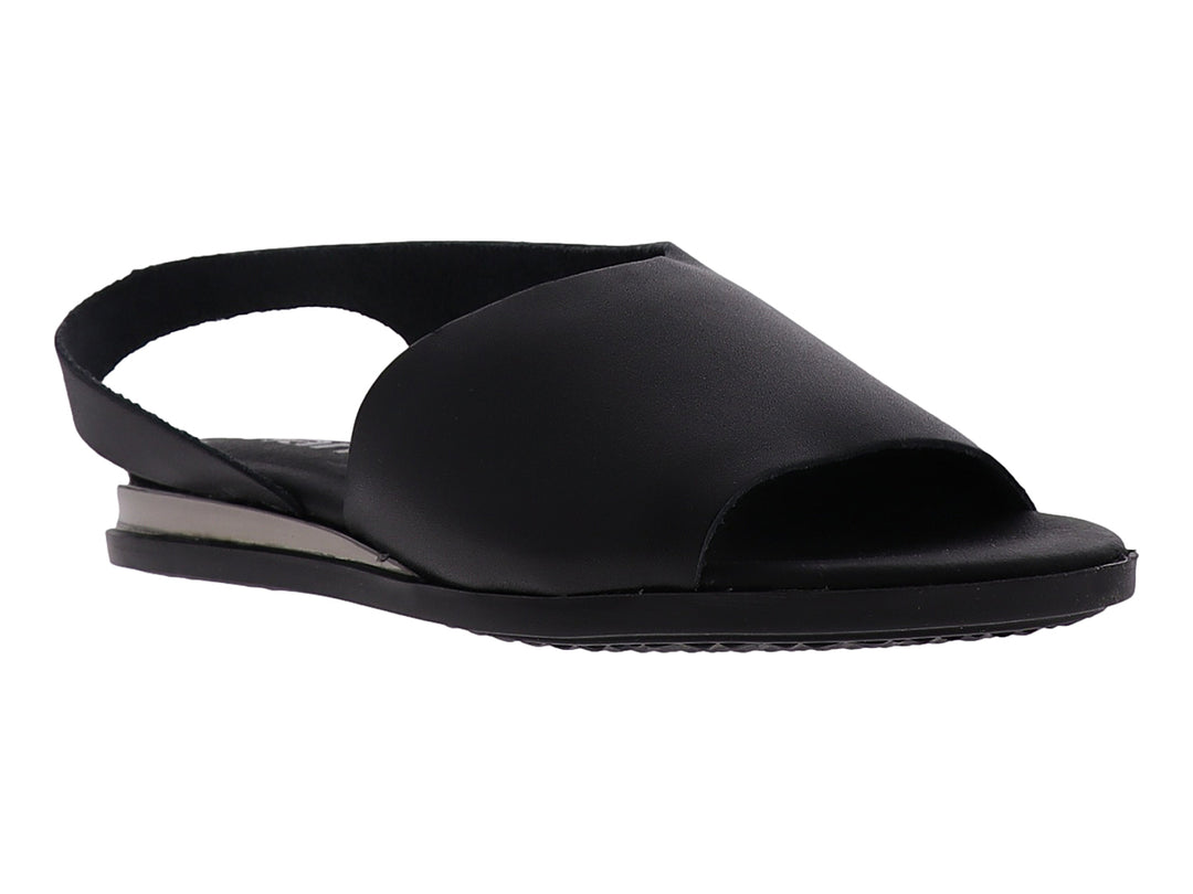 Sandalia plana color negro para mujer con diseño minimalista y tira trasera.