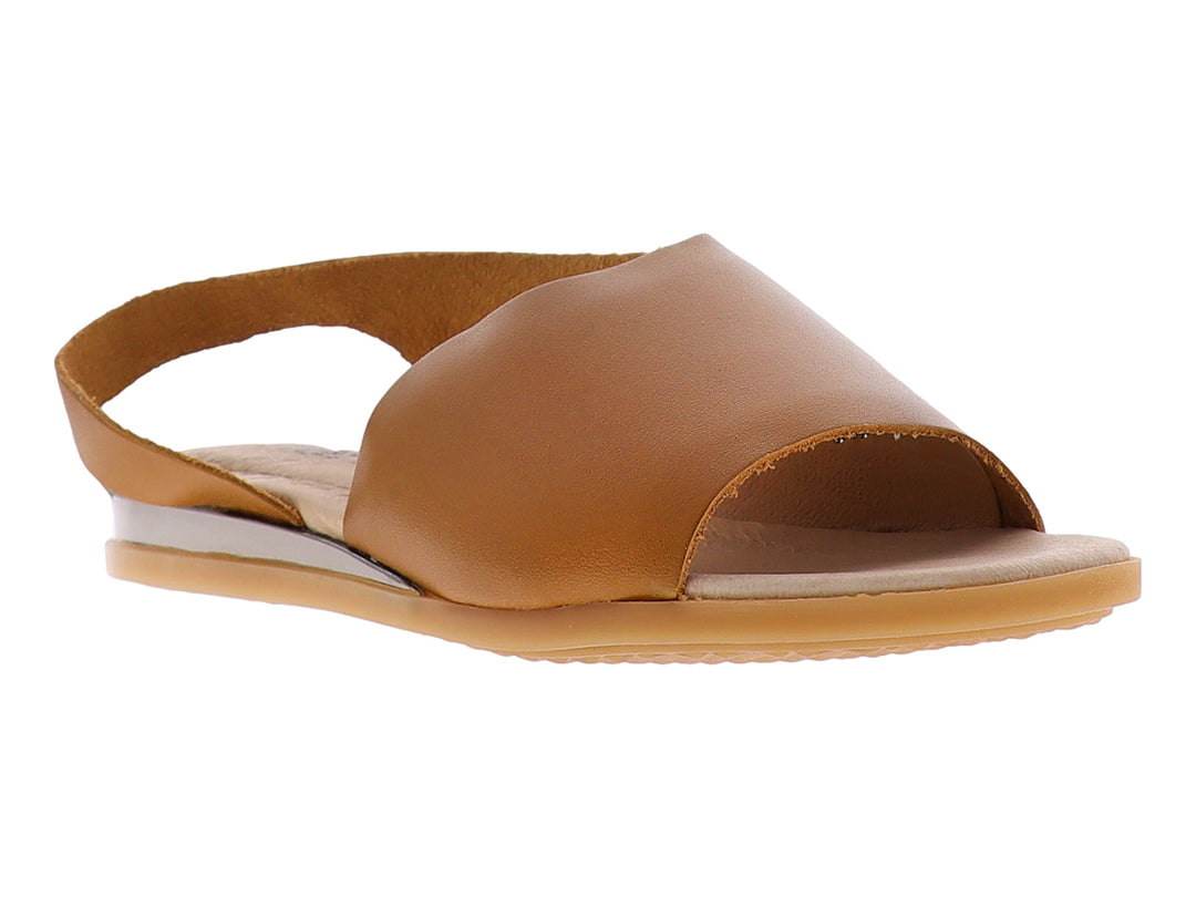 Sandalia plana color miel con correa ancha y correa posterior para Mujer.