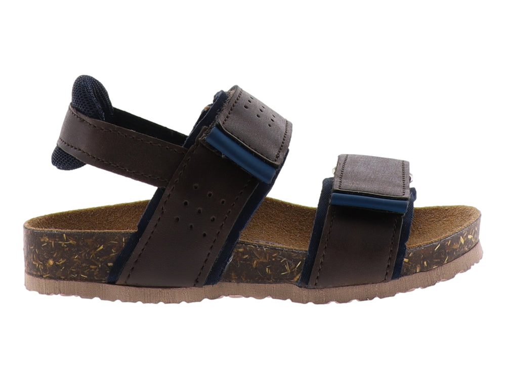Sandalias Rilo Tokyo para niño en color café con detalles azules y suela de corcho.