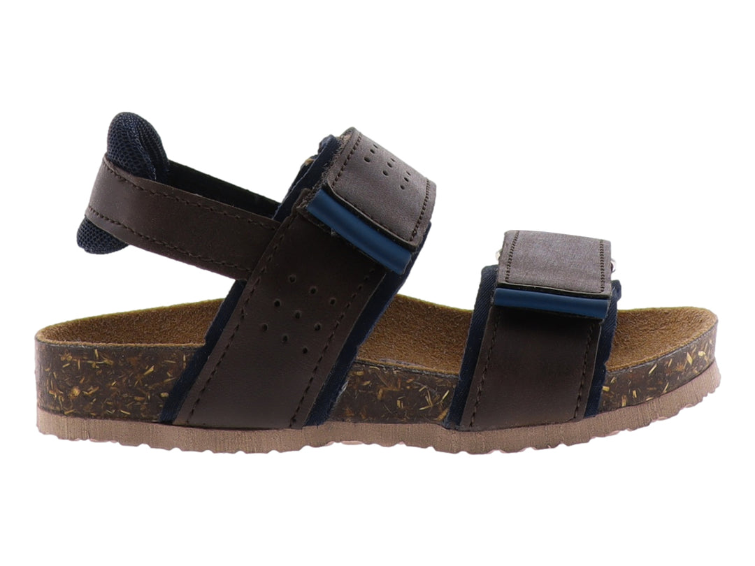 Sandalias Rilo Tokyo para niño en color café con detalles azules y suela de corcho.