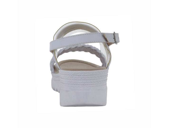 Sandalia blanca de plataforma con correa trenzada y detalle transparente.