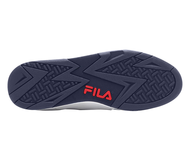 Tenis FILA Cage Mid para hombre en color blanco con detalles en azul marino y logos rojos.