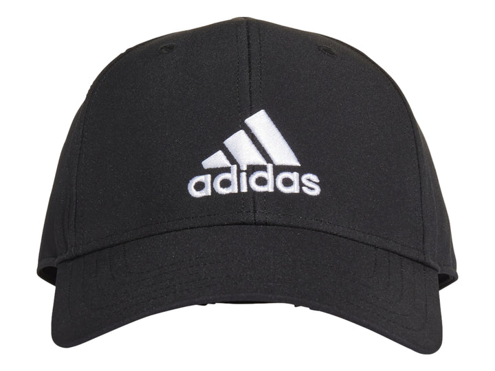 Gorra de béisbol Adidas color negro con logotipo blanco bordado en el frente.
