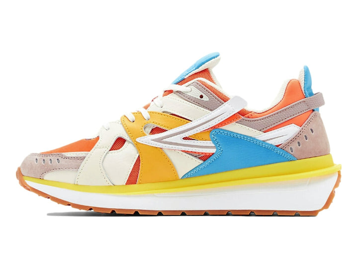 Tenis FILA Sandenal para hombre en colores naranja, azul y amarillo con suela gruesa.