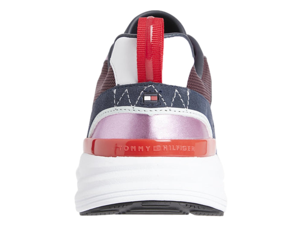 Tenis Tommy Hilfiger Metallic Casual Retro Runner para mujer en colores borgoña, azul y rosa metálico con suela blanca.