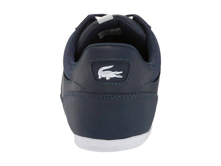 Tenis deportivos Lacoste color azul marino con suela blanca y logotipo lateral