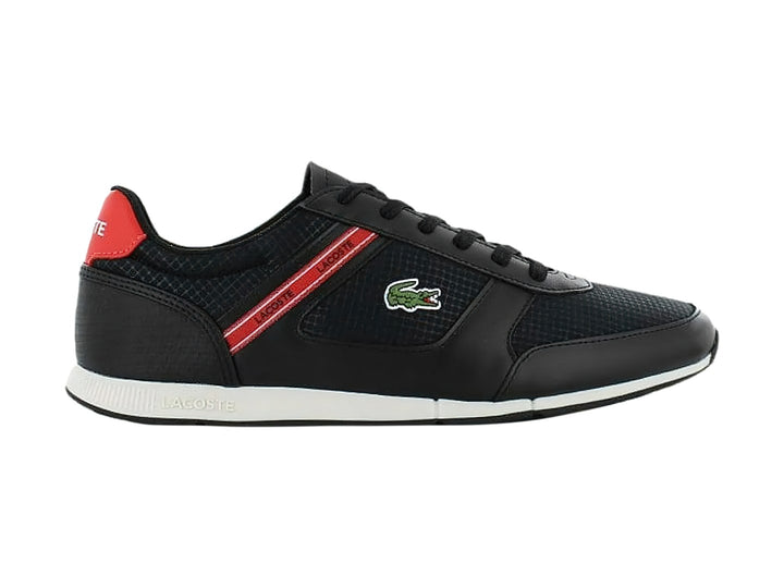 Tenis deportivos Lacoste color negro con franja roja y suela blanca.