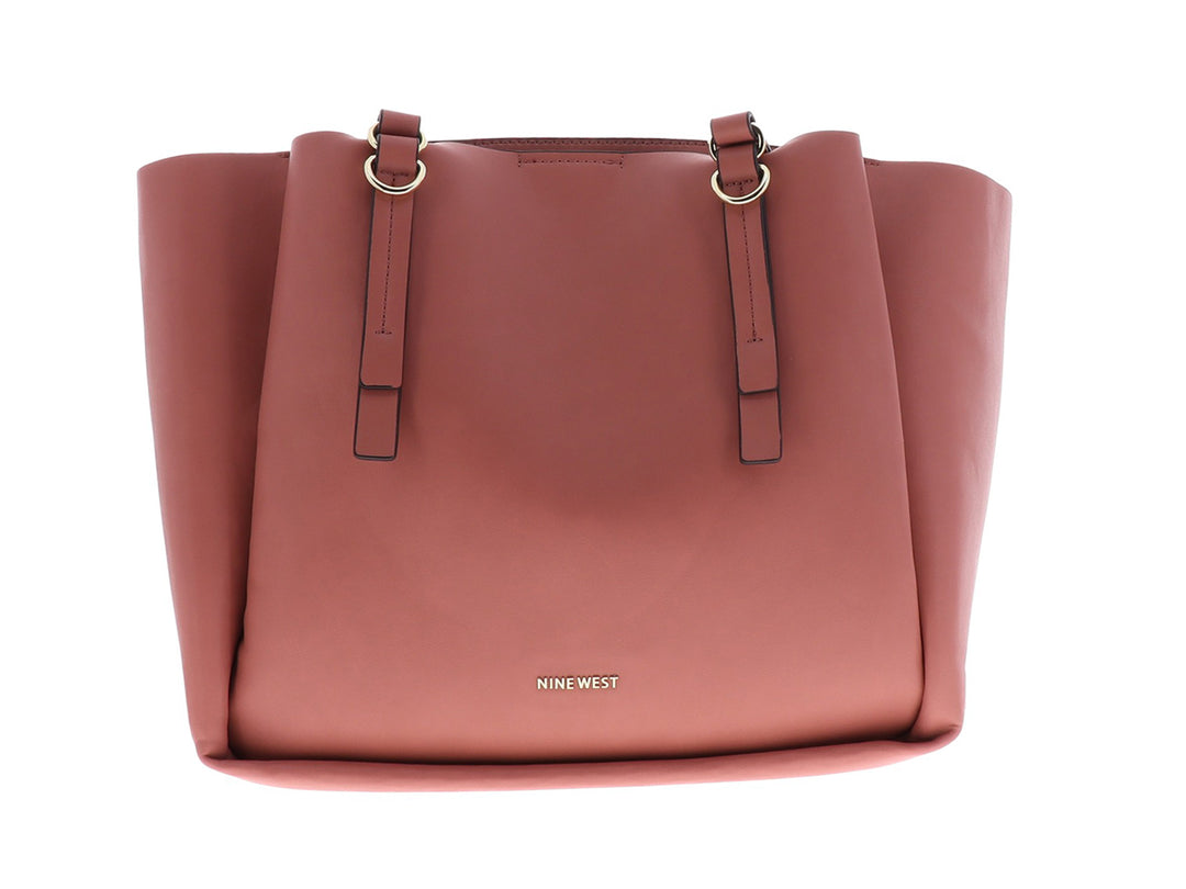 Bolso tote color peach de Nine West con asas y herrajes dorados.