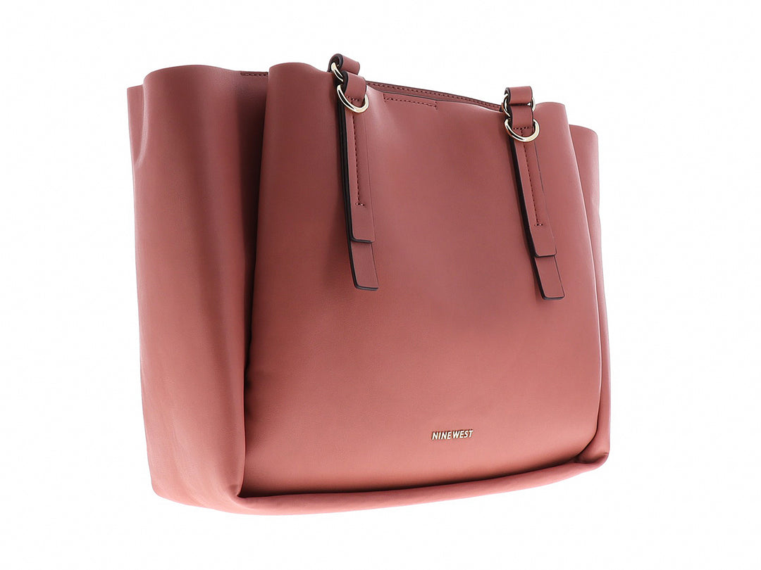 Bolso tote color peach de Nine West con asas y herrajes dorados.
