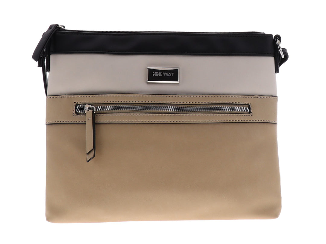 Bolso bandolera Nine West tricolor en tonos nude, blanco y negro con cierre frontal.