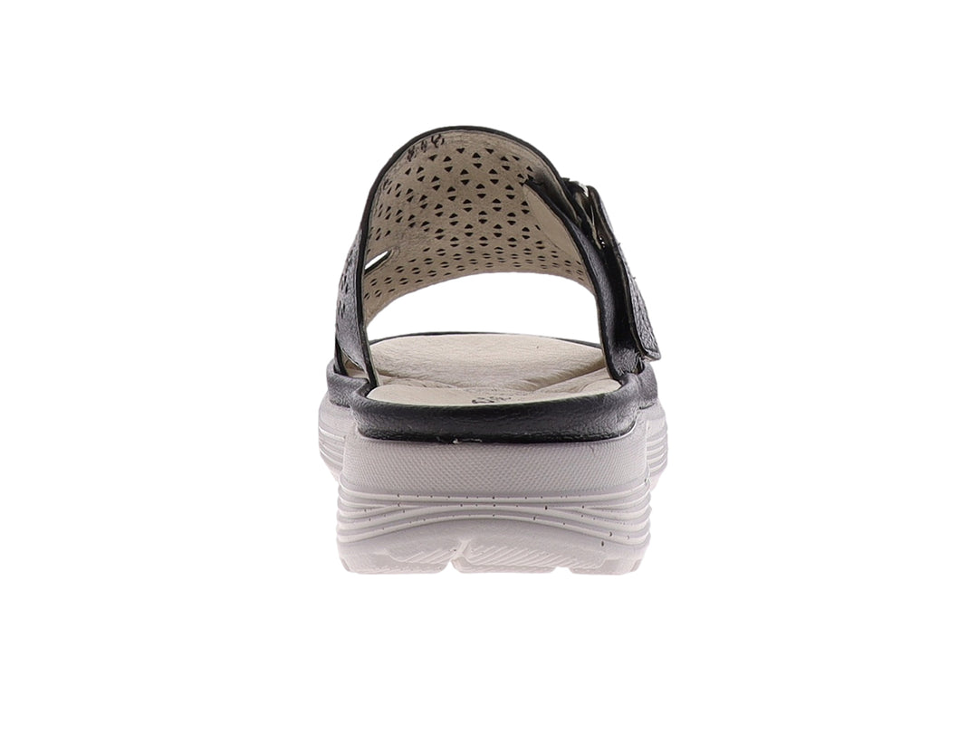 Sandalia de cuero negro con diseño perforado y suela blanca.