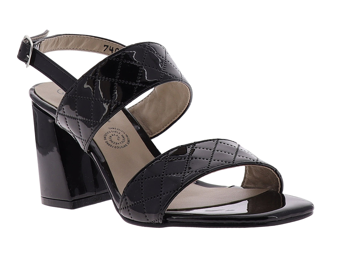 Sandalia negra de charol con tacón cuadrado y diseño acolchado en rombos para mujer.