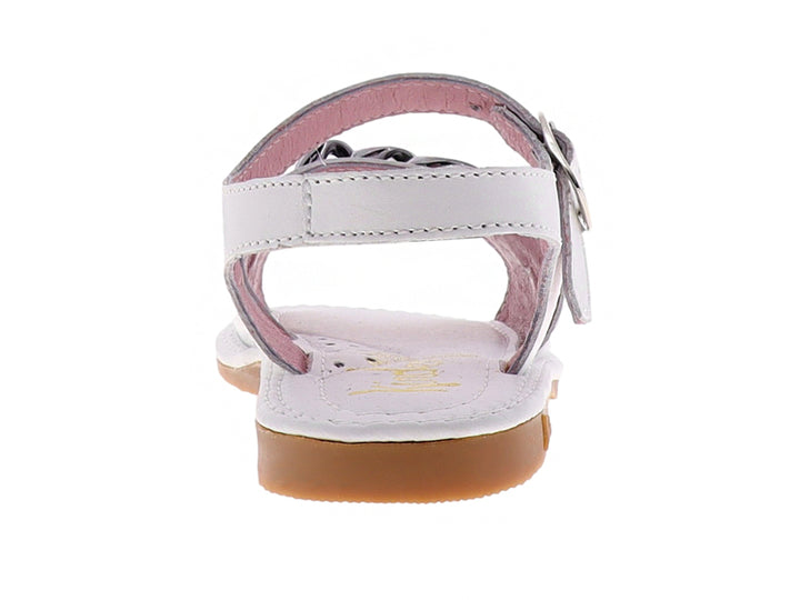 Sandalia blanca para niña con detalle de cadena plateada y suela color miel.