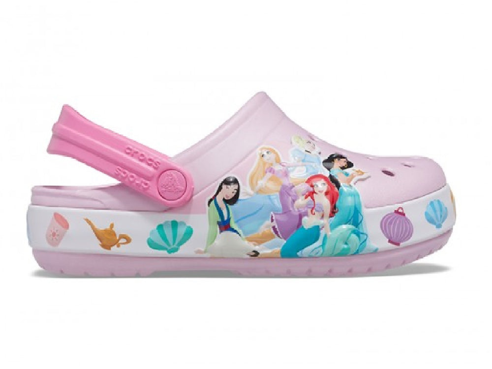 Zuecos Crocs color rosa con diseños de Princesas Disney para niña.