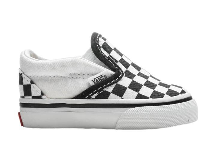 Zapato VANS Classic Slip On para niño con estampado de cuadros blancos y negros y suela blanca.