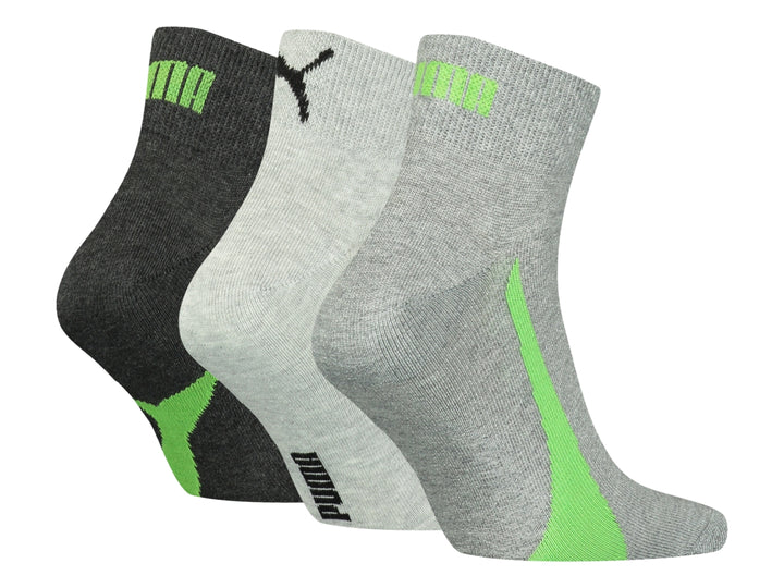 Pack de tres pares de calcetines PUMA en colores negro, blanco y gris con una franja verde.