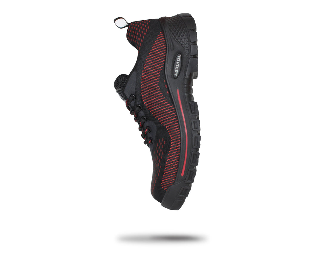 Tenis deportivos Armada color negro con detalles en rojo y suela robusta.