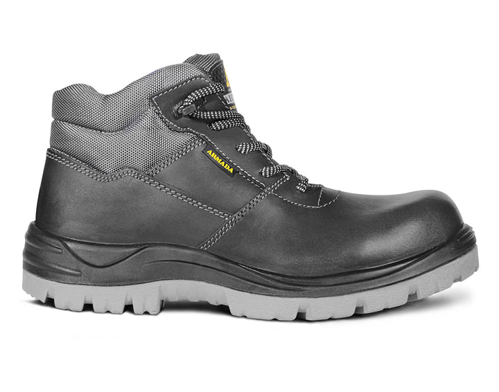 Botas de seguridad Armada color negro con cuello y suela en color gris.