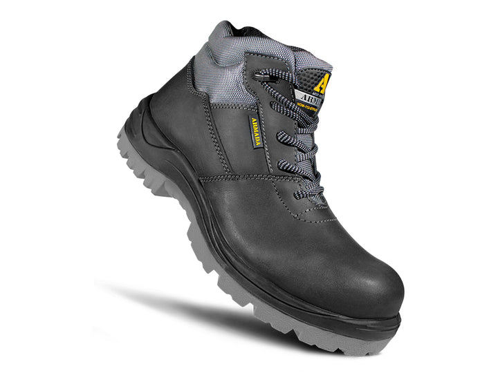 Botas de seguridad Armada color negro con cuello y suela en color gris.