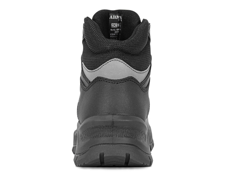 Bota de seguridad color negro marca Armada para hombre con suela robusta y cordones.