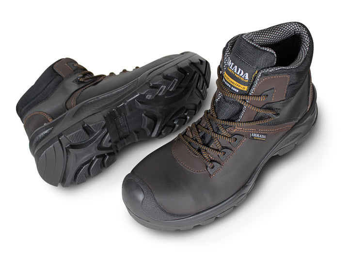 Botas de seguridad ARMADA color café para hombre con punta reforzada y suela robusta.