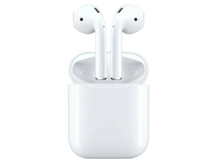 Audífonos Apple de segunda generación color blanco con su estuche de carga sobre fondo blanco.