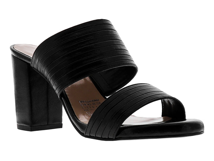 Sandalia negra de tacón cuadrado y tiras anchas para mujer.