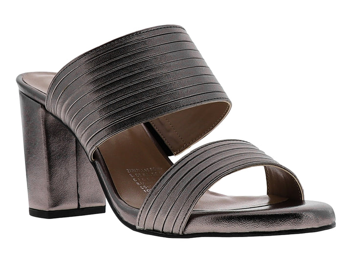 Sandalia de tacón cuadrado color gris metálico con tiras plisadas para mujer.