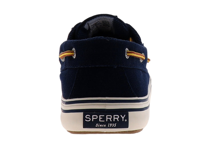 Zapato náutico Sperry color azul marino con suela blanca y cordones marrones.