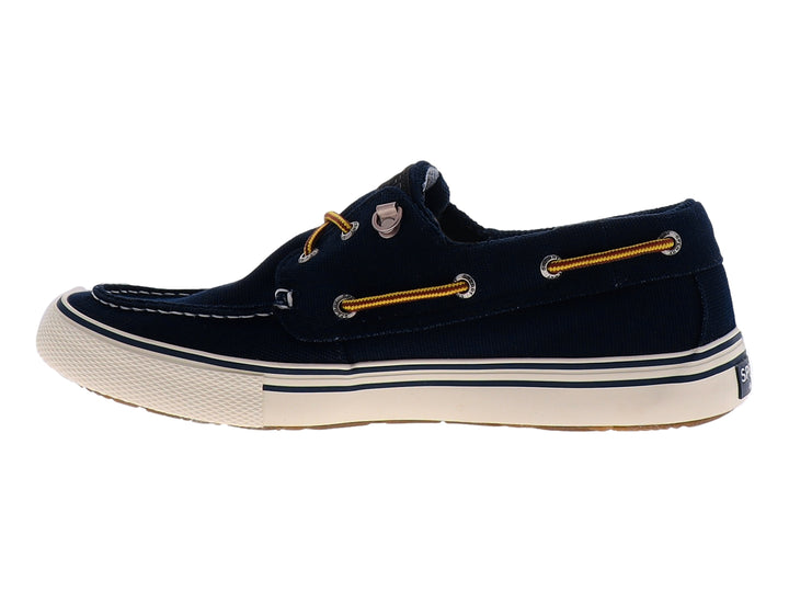 Zapato náutico Sperry color azul marino con suela blanca y cordones marrones.