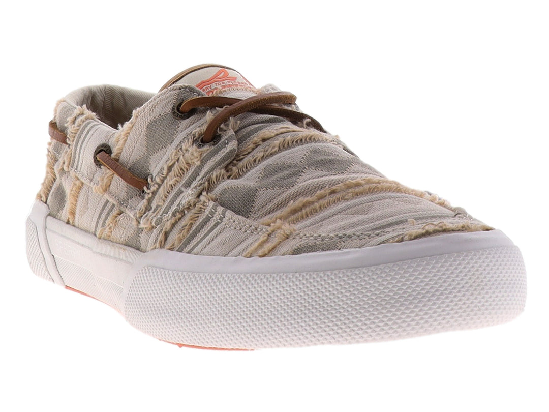 Zapatilla Sperry color taupe con tejido tipo sarape, cordones marrones y suela blanca.