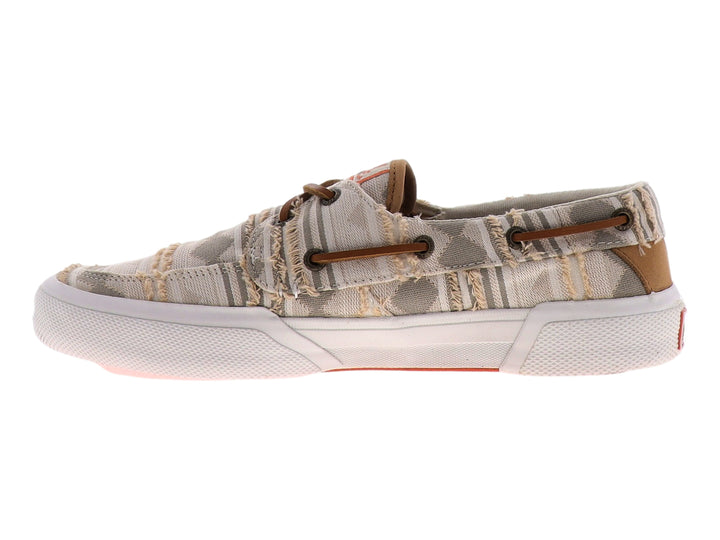 Zapatilla Sperry color taupe con tejido tipo sarape, cordones marrones y suela blanca.